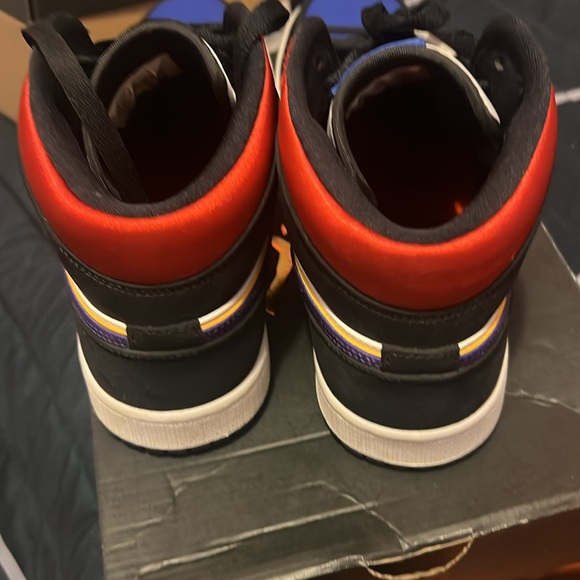 Jordan one Mid size 8.5 men (not in shoe box sold from) - Picture 4 of 6